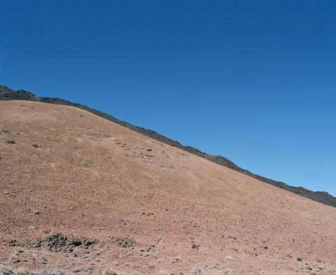 «Sans titre (Tenerife#03)», 2009, de la série «Paysage (Une idée du)», 2009-, tirage lambda contrecollé sur alu, 30x40 cm
<br>© Anne-Sophie Aeby