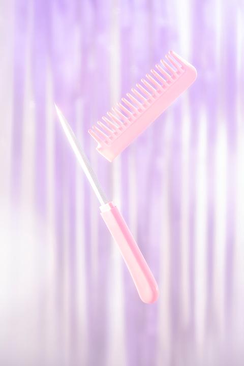 The Comb, ‘Blade For Babes’, 2020 © Margaux Corda

