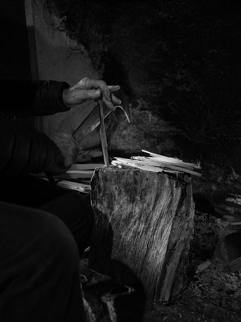 Preparing kindling, from the series Crest, 2021 © Stephen Kelly