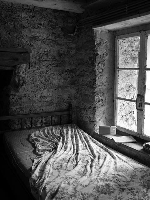 Unmade bed, from the series Crest, 2020 © Stephen Kelly